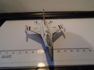 bnk jc Matchbox SB24 - F-16A foto