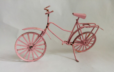 Bicicleta roz miniatura de tabla, vintage, deosebita, decor, 16x9 cm foto