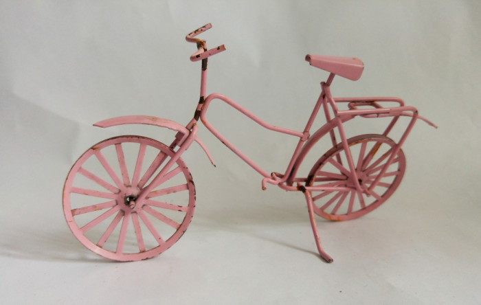 Bicicleta roz miniatura de tabla, vintage, deosebita, decor, 16x9 cm