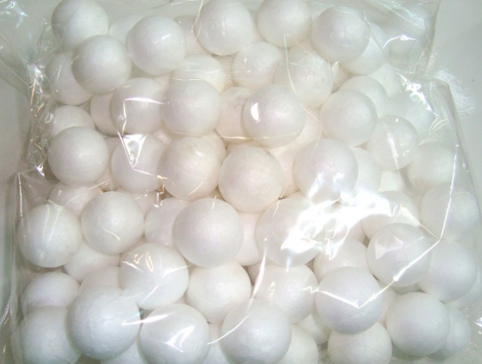 Bile 3 cm din polistiren, baza decor, diametru 3 cm, set 70 ,buc Bile 3 cm din polistiren, baza decor, diametru 3 cm, set 70 ,buc