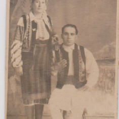 FOTOGRAFIE FAMILIE IN COSTUM NATIONAL/1950
