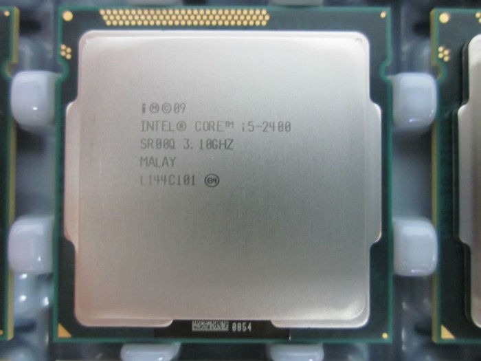 Procesor Sandy Bridge Intel I5 2400 Quad Core 3.1 ghz 6MB 32nm socket LGA 1155 foto mare Procesor Sandy Bridge Intel I5 2400 Quad Core 3.1 ghz 6MB 32nm socket LGA 1155 foto mare