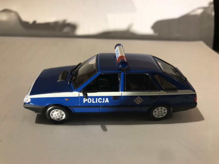 Macheta Polonez Caro Radiowoz Politie - Polonia scara 1:43 Macheta Polonez Caro Radiowoz Politie - Polonia scara 1:43
