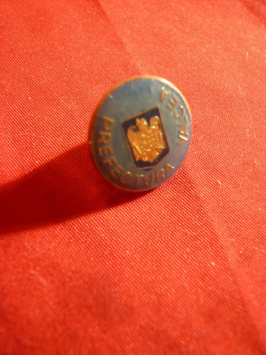 Insigna Prefectura Judetului Valcea , cu buton , metal si email , d=1,6cm