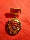 Insigna -Castigator al competitiei socialiste 1976URSS , metal si email , L=5,2