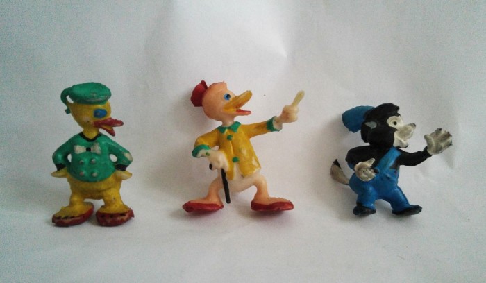 Lot 3 figurine romanesti vechi, Disney, jucarie romaneasca, anii 80, cauciuc foto mare Lot 3 figurine romanesti vechi, Disney, jucarie romaneasca, anii 80, cauciuc foto mare