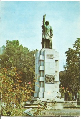 (A) carte postala(ilustrata)-BISTRITA -Statuia lui Andrei Muresanu foto