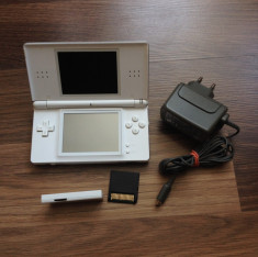 Nintendo DS Lite USG/JPN alb + SuperCard Lite + Max Media Launcher foto