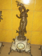 Impozant ceas de semineu francez sec. 19 cu statueta din antimoniu semnata foto