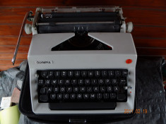 masina de scris cu transport inclus in pret west germany foto