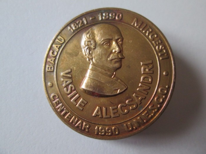 Insigna Vasile Alecsandri Centenar 1990 UNESCO,diametrul=30 mm