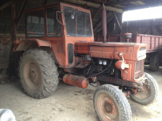 Tractor U650 cu remorca foto