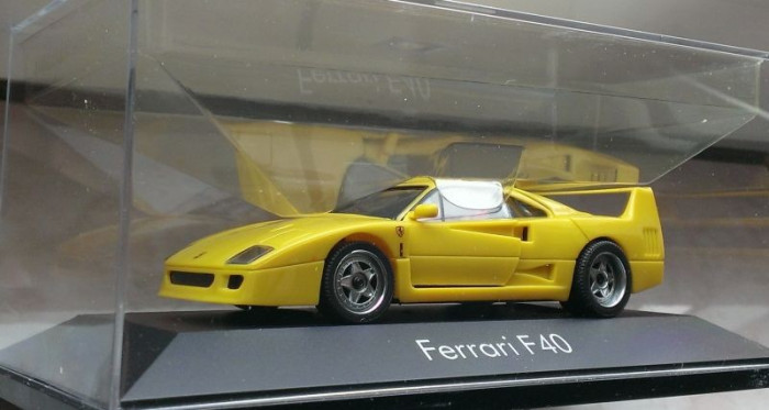 Macheta Ferrari F40 galben - Herpa Colectia Ferrari 1/43 full open