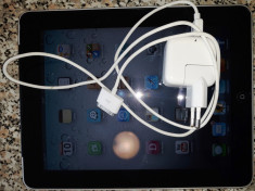 Vand Apple Ipad 5.1.1 Capacitate: 32GB cu alimentator. foto