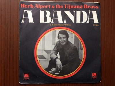 herb alpert the tijuana brass a banda miss frenchy brown single disc vinyl pop foto
