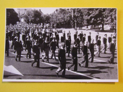 Foto - defilare 01.05.1969 Ploiesti - Colegiul Judetean de Arbitrii fotbal foto