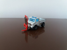 MAJORETTE Mercedes Unimog cu elevator, scara 1/82 foto