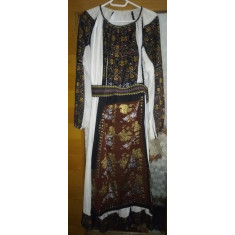 Cauti Vand costume populare vechi de peste 150 de ani? Vezi oferta pe  Okazii.ro