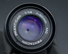 Obiectiv manual filmari Pentacon 50mm 1.8 montura Canon EOS foto