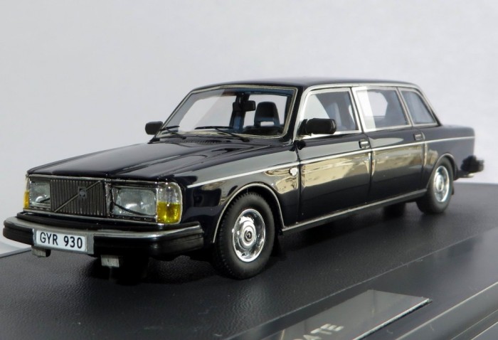 MATRIX Volvo 264 TE state limousine ( dark blue ) 1981 1:43 foto mare MATRIX Volvo 264 TE state limousine ( dark blue ) 1981 1:43 foto mare