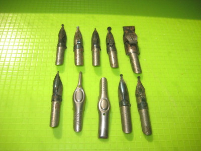 8178-10 Penite vechi metal diverse marci-4cm lungime. foto