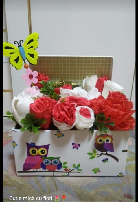 Cutiu A Cu Flori Din Hartie Creponata Arhiva Okazii Ro