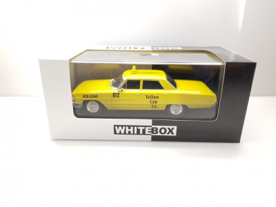 Macheta Ford Galaxie 500 New York Taxi WhiteBox 1/43 foto