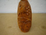Superba vaza din lemn sculptata