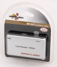 Cititor, inscriptor de carduri 68 in 1 / USB 2.0 - card reader -writer foto