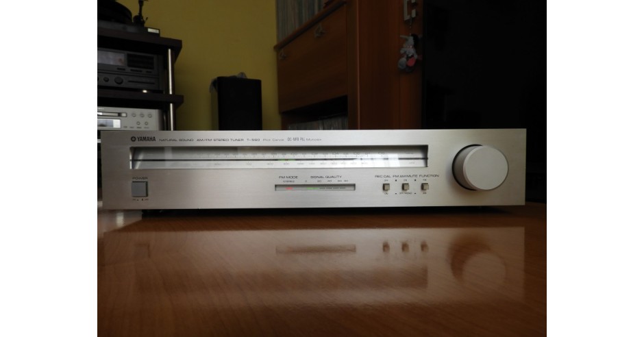 Vintage Yamaha T-560 Tuner Stereo 1981 – Son Authentique & Look Rétro
