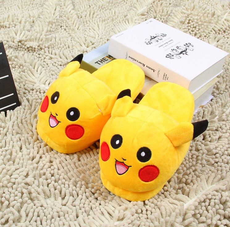 Slapi de casa pufosi Pikachu Pokemon papuci marime 34 | arhiva Okazii.ro