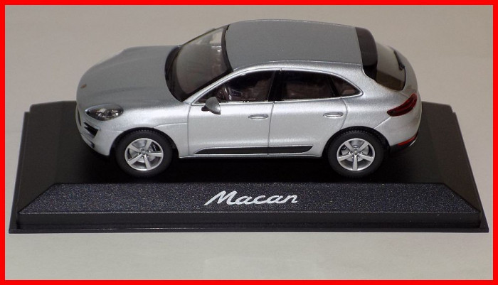 Macheta PORSCHE MACAN (scara 1/43) MINICHAMPS