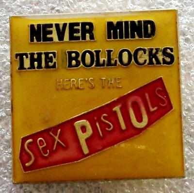 T2. INSIGNA MUZICA Never Mind the Bollocks Here&amp;#039;s the Sex Pistols 25 x 25 mm ** foto