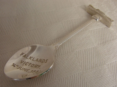Superba lingurita placata cu argint - Victoria din Insulele Falklands 1982 foto