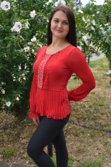 Bluza deosebita cu pliseuri si dantela in fata, culoare rosie (Culoare: ROSU, Marime: 36) foto