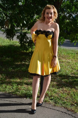 Rochie cu dantela aplicata, nuanta de galben, fara maneci, evazata (Culoare: GALBEN, Marime: 36) foto