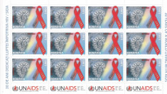 ROMANIA 2011 LP 1904 b -30 ANI IMPOTRIVA HIV/SIDA MINICOALA 12 MARCI+4 TABS MNH foto