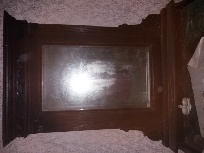 Mobila veche sculptata de dormitor:2 paturi, 2 dulapuri,2 noptiere, 1 scrin foto