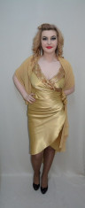 Rochie asimetrica, nuanta de auriu, decolteu in V (Culoare: CREM, Marime: 36) foto