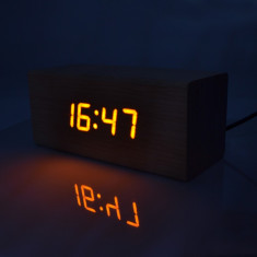 Ceas din lemn cu display LED si functie alarma foto