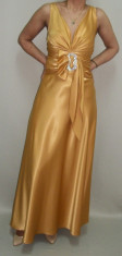 Rochie deosebita de gala, design modern, cu trena, din saten auriu (Culoare: AURIU, Marime: 36) foto