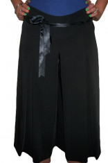 Pantaloni trei-sferturi, cu o panglica lucioasa in talie, negri (Culoare: NEGRU, Marime: 38) foto