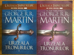 George R. R. Martin - Urzeala tronurilor {2 volume} foto