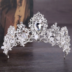 Diadema,tiara argintie cu cristale foto