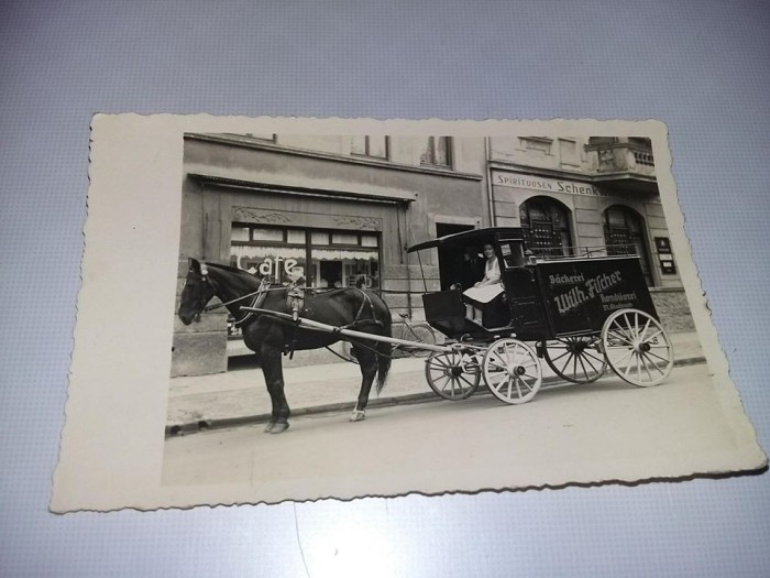 Fotografie veche,Trasura trasa de cal,Magazin CAFE,Trasura inscriptionata,T.GRAT foto mare Fotografie veche,Trasura trasa de cal,Magazin CAFE,Trasura inscriptionata,T.GRAT foto mare
