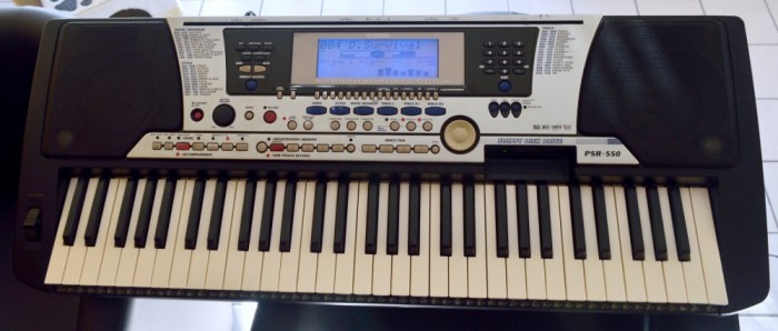 Vand Orga YAMAHA PSR-550 foto mare Vand Orga YAMAHA PSR-550 foto mare