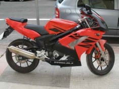 Motocicleta 125 cc - motor Yamaha YZF 125, A1 foto