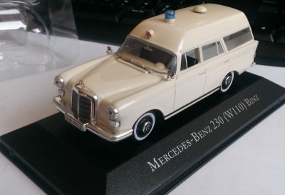 Macheta Mercedes Benz 230 (W110) Binz Ambulanta 1965 - Atlas 1/43 foto