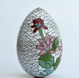 Cumpara ieftin Ou vechi decorat cu flori, realizat prin tehnica cloisonne