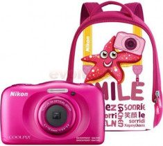 Aparat Foto Digital NIKON Coolpix W100, 13.2MP, Zoom Optic 3x, Wi-Fi (Roz) + Rucsac foto